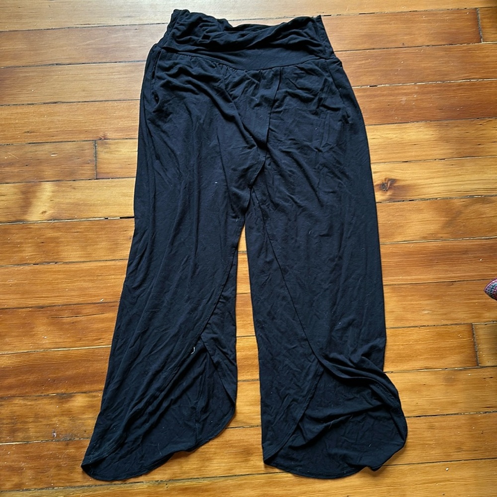 Athleta haram type pants so soft!! Size s